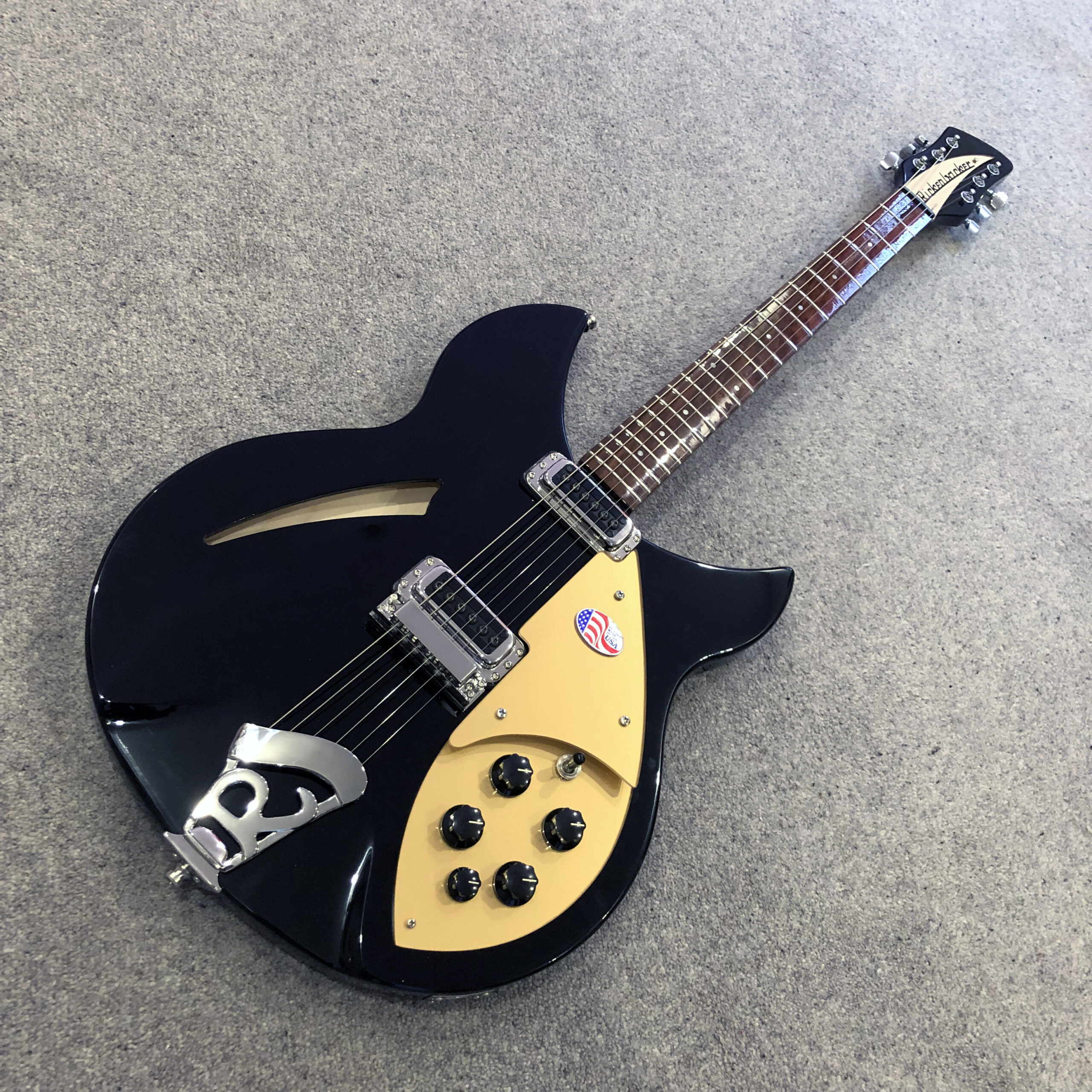 Brand New Rickenbacker 330/6 Jetglo 2024 Gold Edition - 21 fret Model - In  Stock Now For Immediate Delivery. - RickySounds